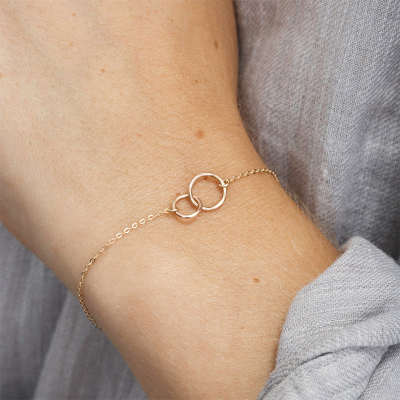 Zola - Armband mit verschlungenen Ringen