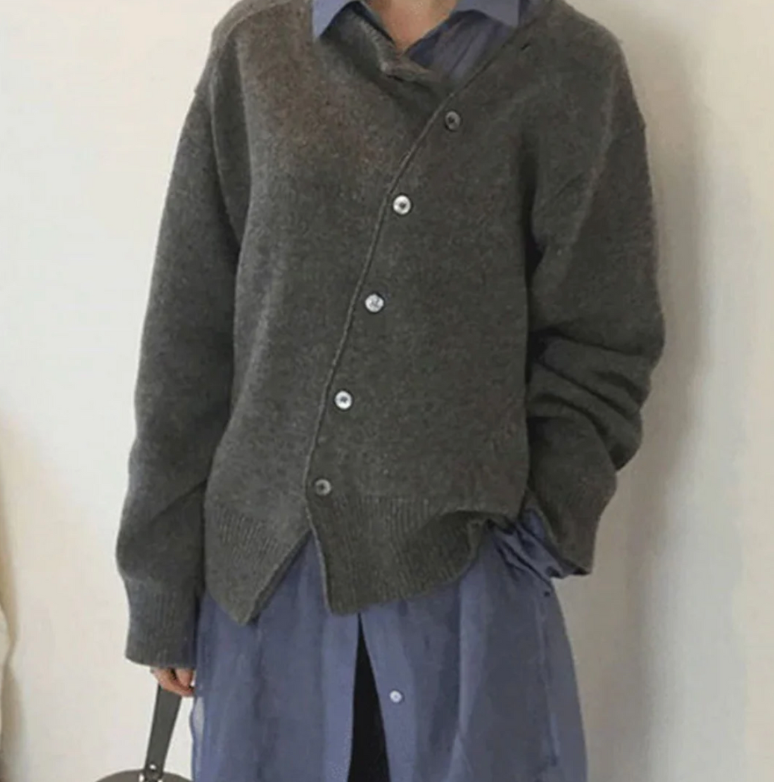 Riona - Kaschmir-Strickjacke mit diagonalem Knopfverschluss