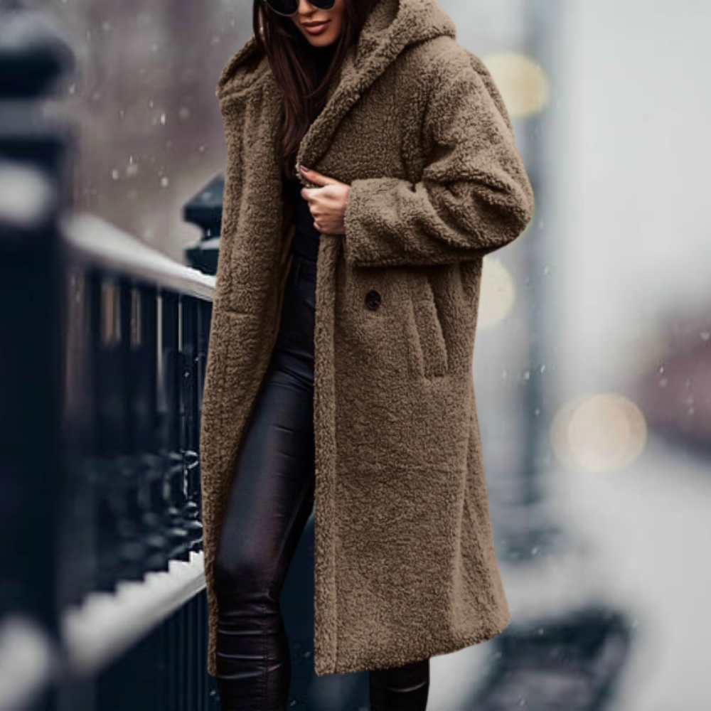 Tatiana - langer Mantel aus Plüsch mit Kapuze
